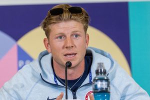 “Este anillo posiblemente posiblemente bien posiblemente me guste los estilos de vida”: Hunter Woodhall ofrece una actualización intensiva sobre someterse a un tratamiento quirúrgico de emergencia mientras visita a su padre