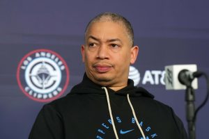 El entrenador de los Clippers, Tyronn Lue (esfuerzo abet), se pierde el juego vs. Kings