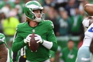 Estudios: Browns Change para Eagles QB Kenny Pickett