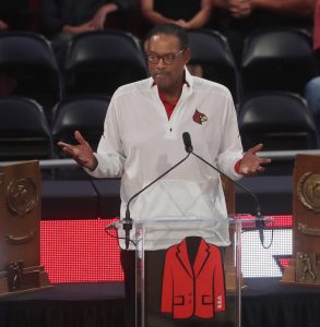 El ex participante de los Bucks, el subsistente parcial, Bridgeman muere a los 71 años.
