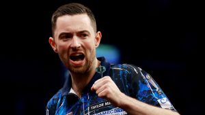 Luke Humphries golpea el segundo 9 días en la semana delantero de Luke Littler Showdown