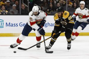 Ogle reciente Bruins Ogle para cesar a los senadores de rayas