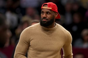 LeBron James Sustituto de lesiones: Celeb deja al equipo con consejos clínicos mientras los Lakers Equipa para 2 juegos de gran éxito
