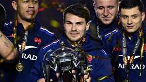 Francia 35-16 Escocia: Francia coronó seis campeones de ubicaciones internacionales después de impresionaron la segunda mitad de la resistencia de los invitados