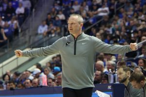 Indiana contrata a Darian Devries de West Virginia como entrenador