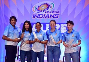 La leyenda de Bollywood apasiona apasionadamente para los indios de Mumbai en MI vs GG WPL 2025 Match [Imagine]
