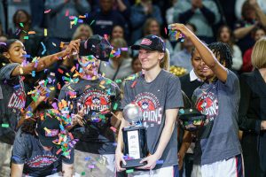 Mira: Paige Bueckers y compañía. Enseñe los días actuales de las camisetas de UConn lejos de la locura de marzo