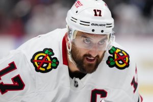 El capitán de Blackhawks, Gash Foligno, aparentemente da una excavación a un compañero de equipo Ragged de $ 76,000,000 mientras alienta el encantamiento contemporáneo del escuadrón