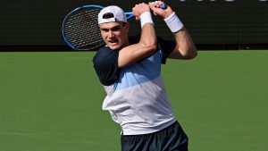 Jack Draper: Jakub Mensik vence al campeón de los pozos indios en Miami Start en medio de la interrupción de Mass Fan Éxodus