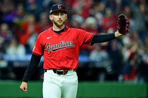 Guardians RHP Tanner Bibee Indicadores de 5 un año de oferta más posibilidad de membresía