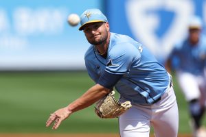 Shane McClanahan de Rays se retiró del juego con aparente dolor del brazo