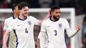 Inglaterra 3-0 Letonia: Rutina de patadas de patadas de tiro libre Glorious Reece