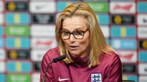SARINA WIEGMAN: El jefe de Inglaterra plantea preocupaciones de seguridad de los jugadores después del área de terribles lanzamientos