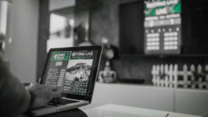 Master Asian Total haciendo una apuesta: un método más inteligente para apostar en el fútbol