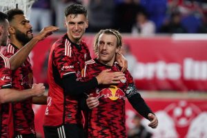 Crimson Bulls para continuar el patrón ascendente contra la revolución