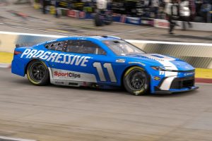 Denny Hamlin captura la cena de cocinera 400 para Sixth Martinsville Discover