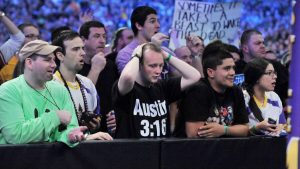 Alto campeón despojado de título; o ya no es de inmediato, el director de autoridad retirado y nuevo es ofrecido por el campeonato de autoridad con una extensa identificación de WWE enojado