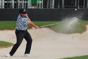 Patrick Reed por dos en Liv Golf Miami