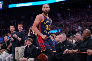 “Clears Luka y LeBron mezclados” – Los fanáticos de los Warriors asustados por la producción de calibre MVP de Steph Curry después de poner fin a la sequía contra las pepitas
