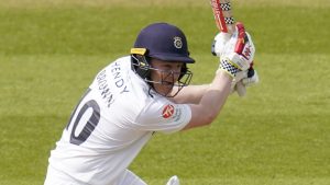 Campeonato del condado: la tecnología de Ben Brown como capitán de Hampshire comienza con una victoria de cinco wicket sobre Yorkshire