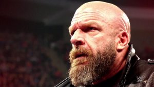 Triple H confirma oficialmente que se ha agregado una tercera celebridad de la WWE al partido por el título de WrestleMania; Rometa la regla original