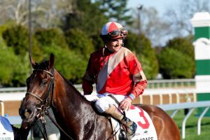 Burnham Square gana las estacas de hierba azul, califica para Derby