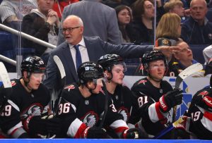 Sabres busca el consejo de con chaquetas azules con Lindy Ruff que se acerca a la profesión 900