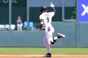 Brenton Doyle Powers Rockies pasados ​​cerveceros