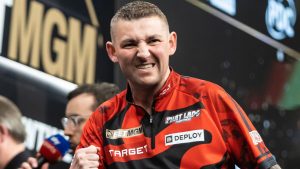 Darts de la Premier League: Nathan Aspinall recoge la primera recolección de la Premier League cuando la frase Gerwyn golpea la sensacional 9-dar