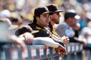 Único fuera de 3 blanqueadas rectas, Padres exploran a los cachorros de silencio