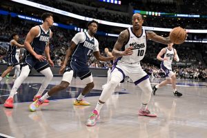 Mavericks cojeando, Kings se convierte en un enfrentamiento de juego