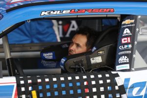 “Es por eso que te das cuenta de que un hombre devoran ty gibbs; aún no ha escabullido”: la dura verificación de la realidad de Kyle Larson sobre los conductores de Xfinity que se derraman por los dedos de NASCAR