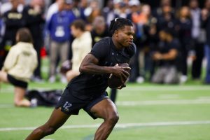 Los gigantes GM dicen que Travis Hunter puede jugar de cada manera si cae al No. 3