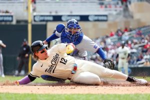 Los gemelos eliminan a los Mets en el sencillo de viaje en la décima entrada