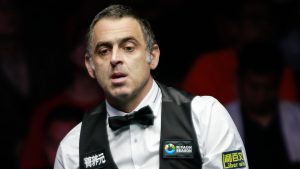 Ronnie O’Sullivan inclinándose en la dirección de tomar la mitad en el campeonato mundial de billar después de una semana decidida de practicar en Arabia Saudita