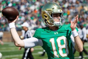 Historias: Notre Dame QB Steve Angeli entrando en Switch Portal