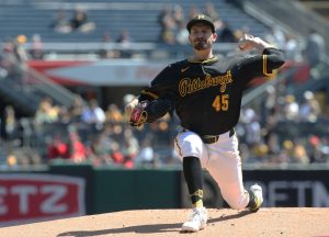 Andrew Heaney lanza a los Piratas anteriores 1-0