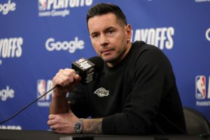 “Buscaremos en todas las piezas” – El entrenador de los Lakers, JJ Redick, discute el banca $ 4,628,946 titular después del déficit de la serie 2-1