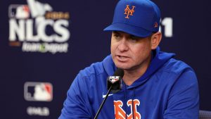 El gerente de Mets, indignante, la llamada del árbitro, lo que resulta en un juego triple cuestionable contra los nacionales