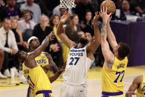 La enfermedad del abdomen de Luka Doncic es un problema más importante para los Lakers antes que el deporte 4
