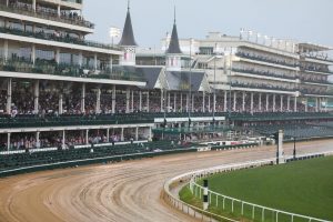 La alegría leal gana por el tramo en Kentucky Oaks