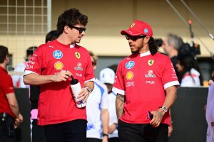 Charles Leclerc aborda los intercambios de área con Lewis Hamilton a lo largo del GP de F1 Miami