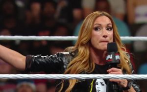 Los funcionarios de la WWE obligaron a inspirar después de la absorción del segmento Becky Lynch
