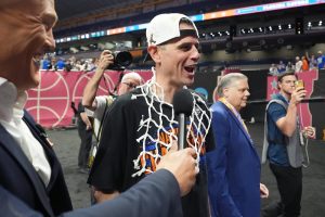 El Todd Golden de Florida obtiene una extensión de contrato rentable