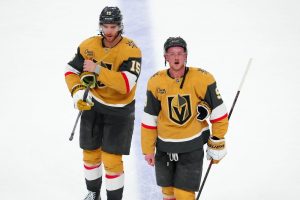 ‘Inventar o morir’ para Golden Knights en el Juego 5 vs. Oilers