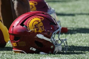 5 persona considerable LB Xavier Griffin Detommits de USC