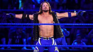 AJ TIPOS TIPOS CREW GIGANTIC Y recibe formalmente un nuevo título en WWE Raw