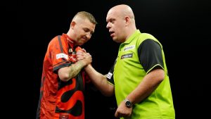 Darts de la Premier League: Michael Van Gerwen y Nathan Aspinall Situation para el conflicto clave de Sheffield en Saunter para formar playoffs