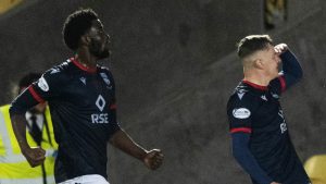 Livingston 1-1 Condado de Ross: Ronan Hale Ratings 96 minutos Procedimiento de penalización de rescate para la página en línea Visitantes en línea en el primer tramo final