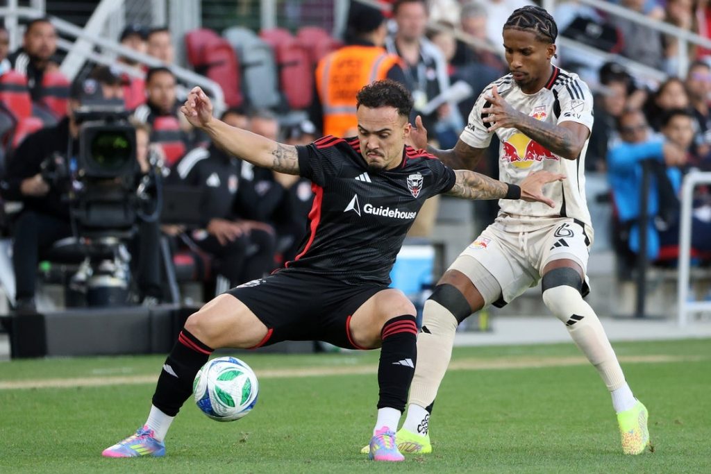 Red Bulls en blanco cojeó DC United para construir First Motorway Procure